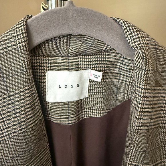 Blazer - Picture 3 of 3